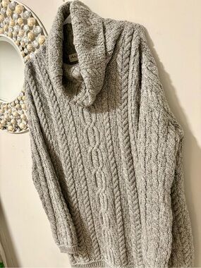100 % Merino Wool Aran Craft Cable Knit Sweater-Cowl Neck / Size: M / Light Grey